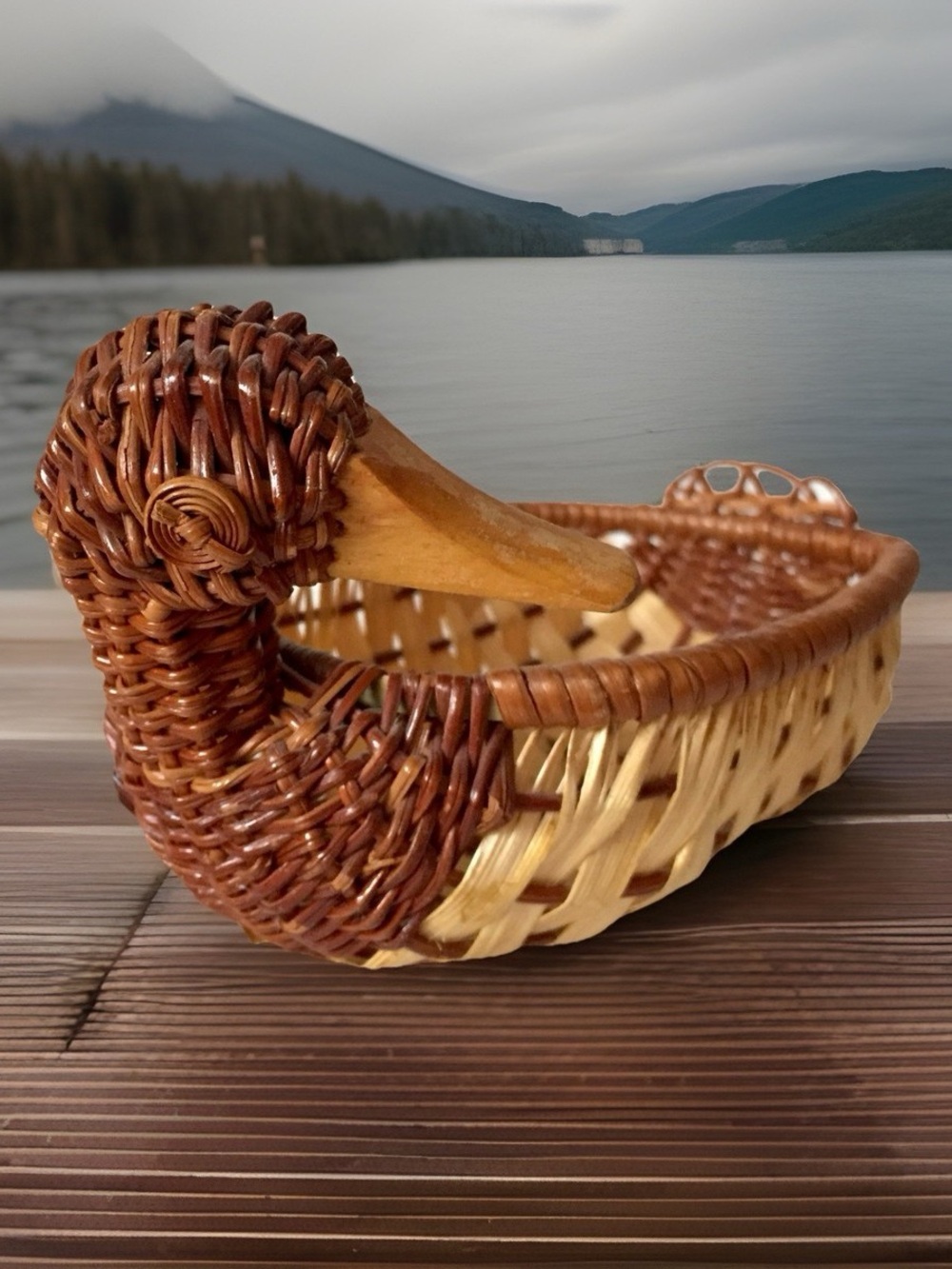 VTG Duck Shaped Basket Woven Wicker Farmhouse/Cottage/Cabin. Keys Glasses Holder
